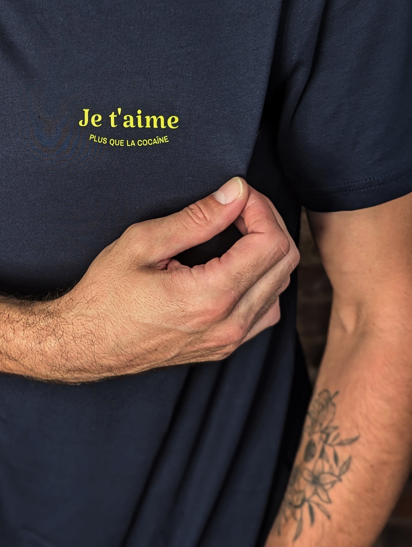 Plus que la Coca*ne Pocket - T-shirt (Yellow or Blue) BLACK FRIDAY