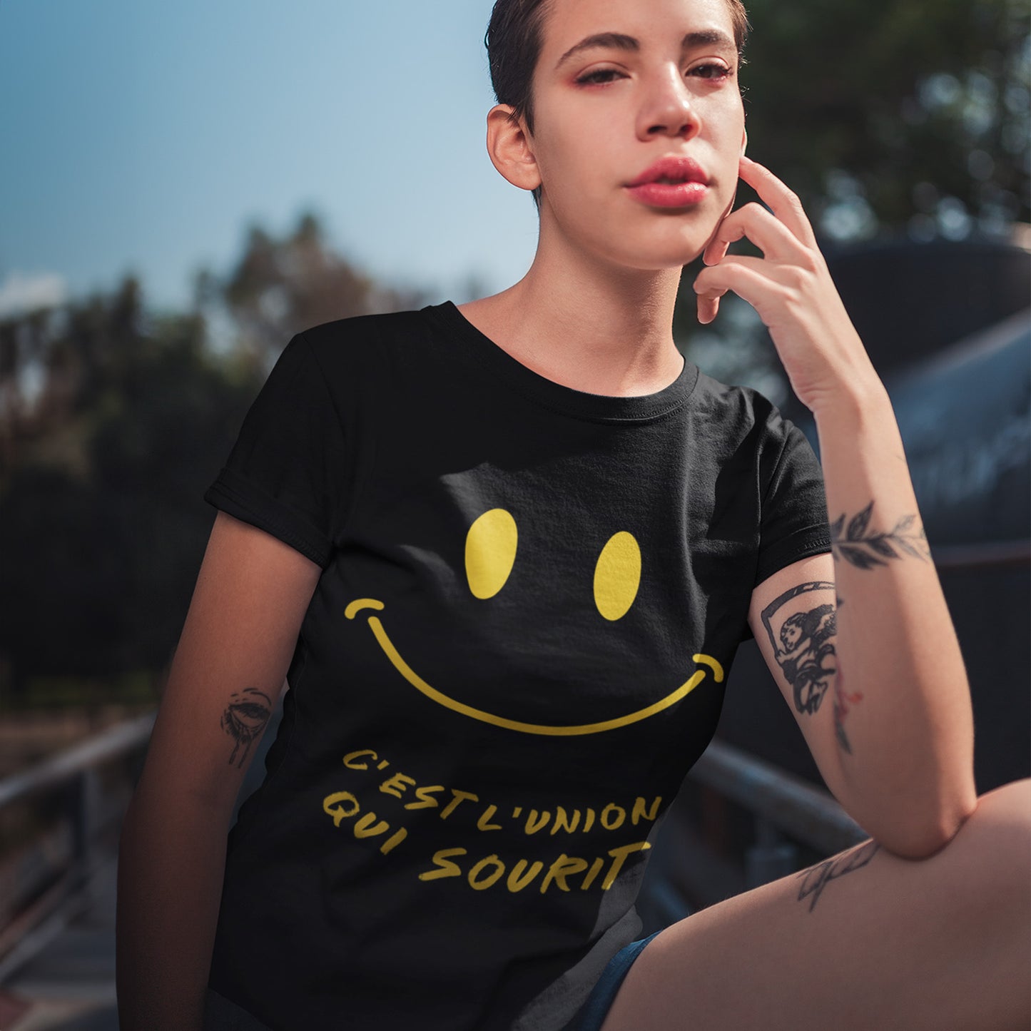 C'est l'Union Qui Sourit (front) - Black Premium T-shirt